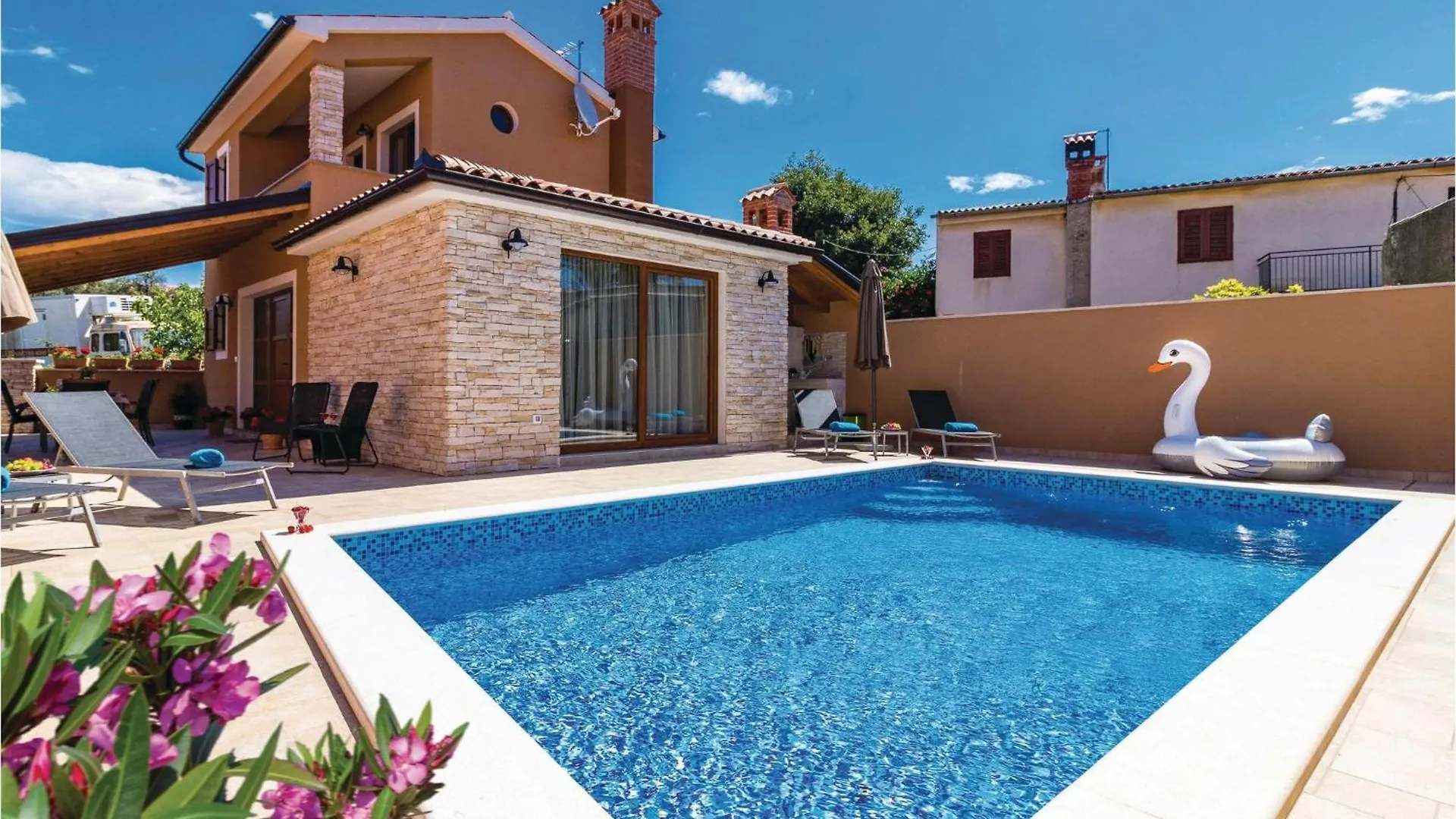2 Bedroom Lovely Home In Pula