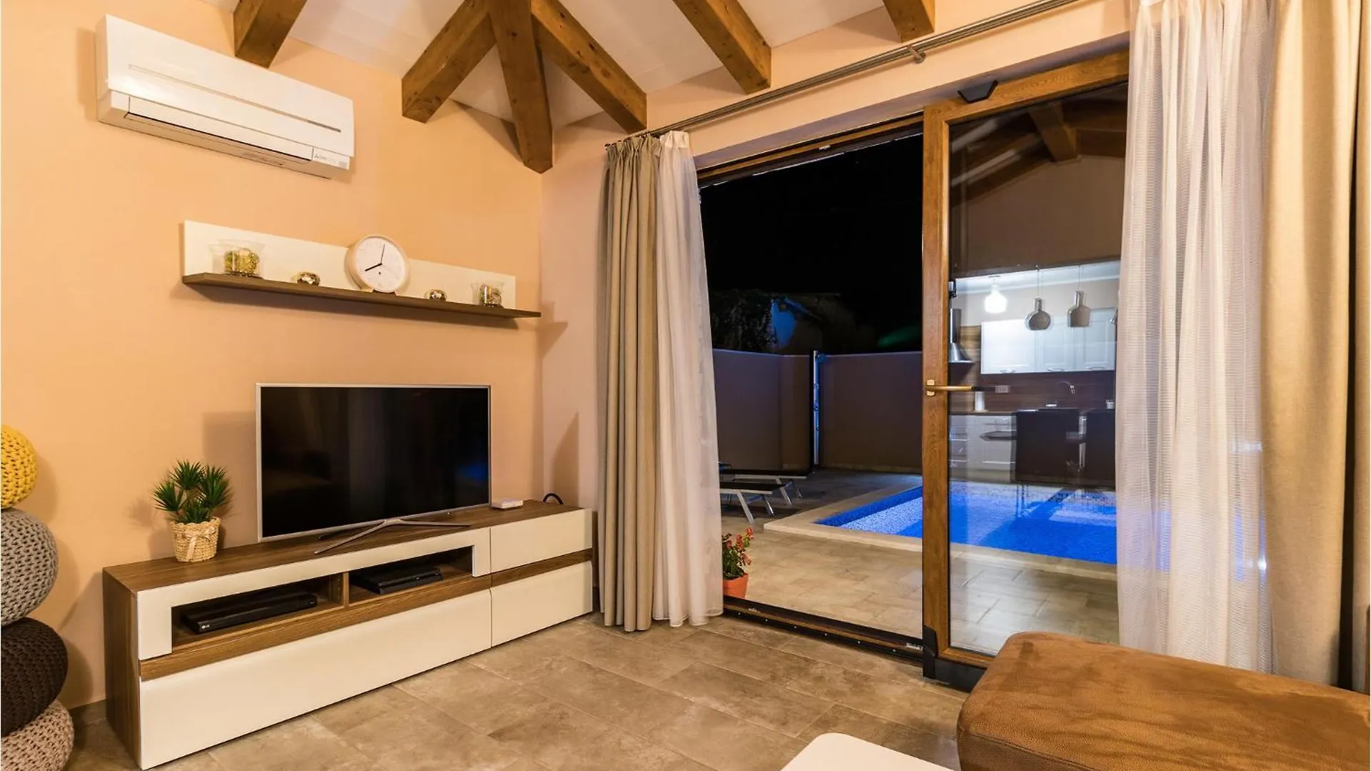 2 Bedroom Lovely Home In Pula
